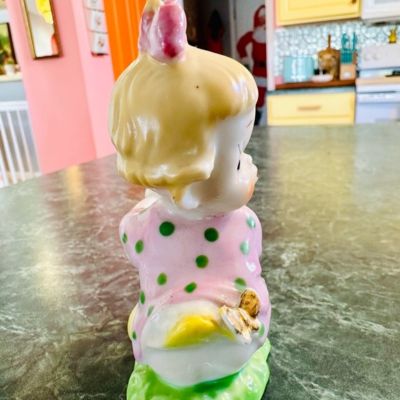 LITTLE GIRL FIGURINE .. Hand Painted.1960s... Rare - Picture 4 of 6